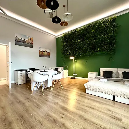 Plac Sw. Macieja ~ Self Check-in 20h