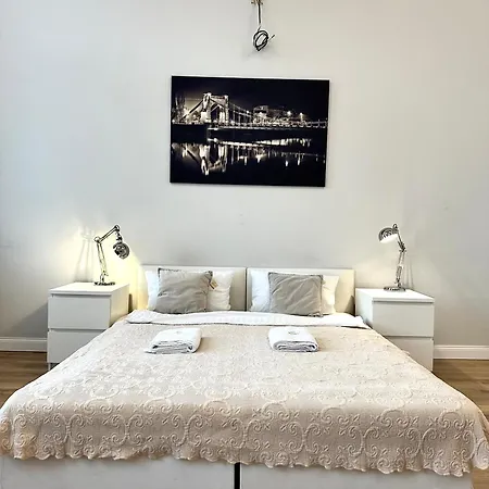 Plac Sw. Macieja ~ Self Check-in 20h *