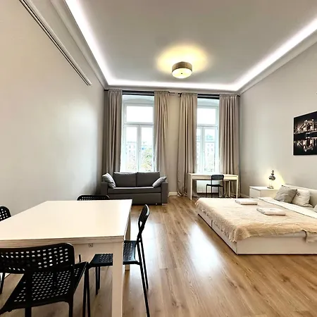 Plac Sw. Macieja ~ Self Check-in 20h Apartment