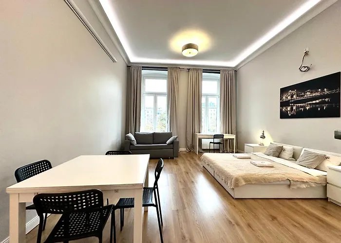 Plac Sw. Macieja ~ Self Check-in 20h Apartment