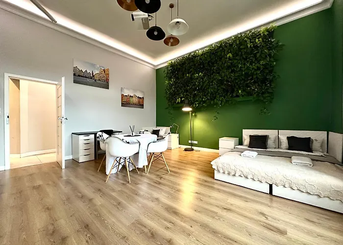 Plac Sw. Macieja ~ Self Check-in 20h